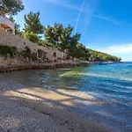 Zastupac 8761d Hvar Town